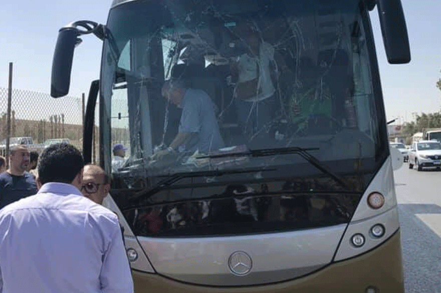 Επίθεση με εκρηκτικά σε τουριστικό λεωφορείο στην Αίγυπτο