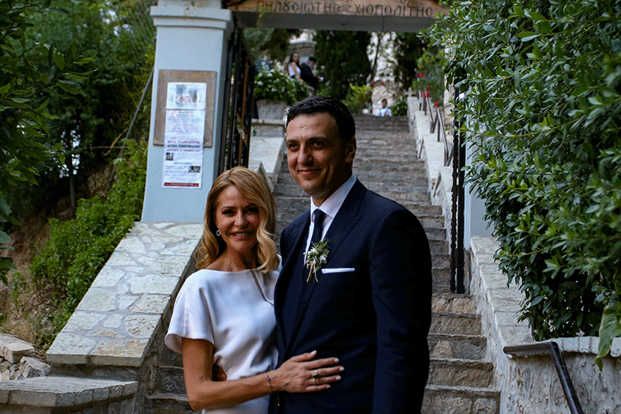 Παντρεύτηκαν Βασίλης Κικίλιας και Τζένη Μπαλατσινού