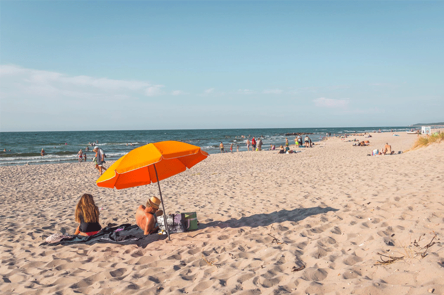Λουόμενοι σε παραλία