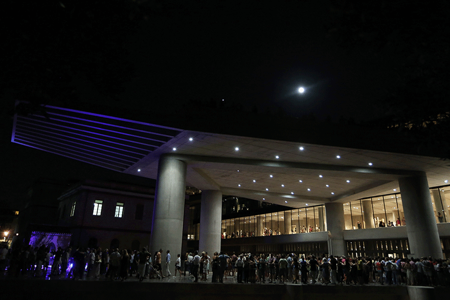 acropolis-museum-full-moon.gif