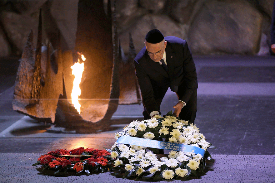 Κατάθεση στεφάνου στο Μουσείο του Ολοκαυτώματος Γιαντ Βασέμ από τον Νίκο Δένδια