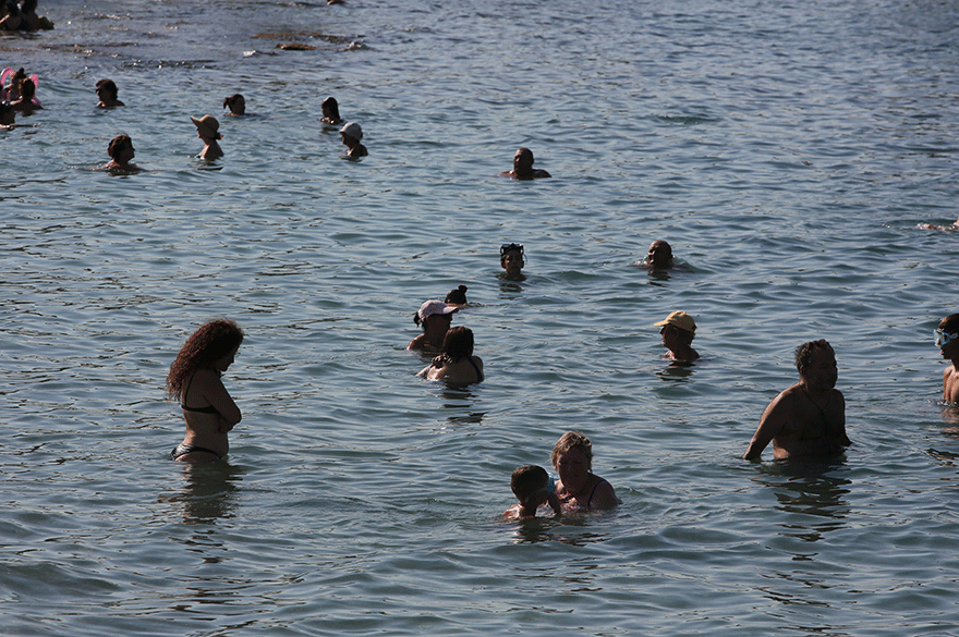 Λουόμενοι στο Νέο Φάληρο