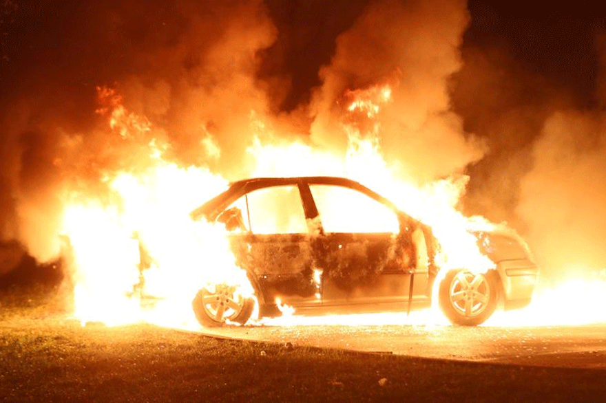 Αυτοκίνητο στις φλόγες