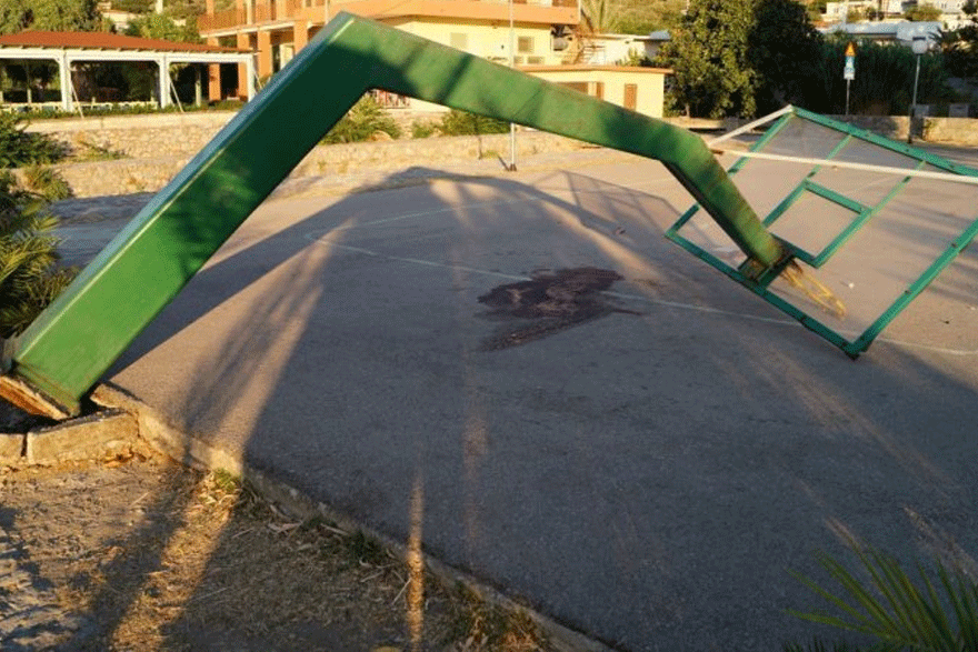 Το γήπεδο μπάσκετ στη Χίο, όπου έχασε με τραγικό τρόπο τη ζωή του ένας 19χρονος