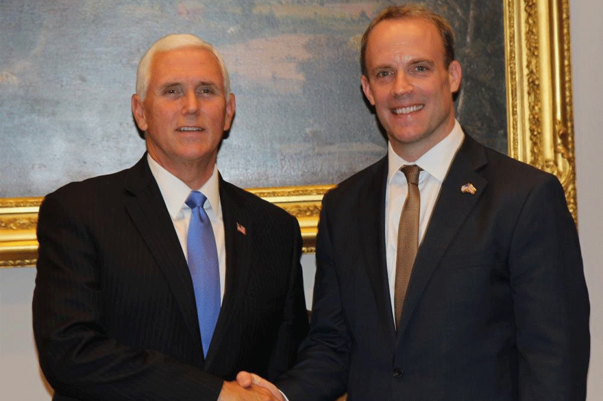 Μάικ Πενς και Ντόμινικ Ράαμπ