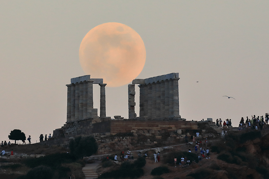 Ο ναός του Ποσειδώνα στο Σούνιο υπό το φως της Πανσελήνου