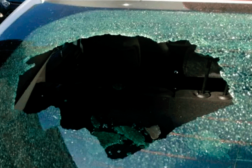 Θραύσματα από κινητήρα αεροσκάφους προκάλεσαν ζημιές σε αυτοκίνητα στη Ρώμη