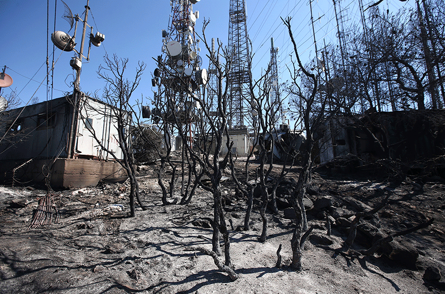 Υμηττός: Μεγάλες καταστροφές προκάλεσε η πυρκαγιά στον εξοπλισμό ραδιοφωνικών σταθμών