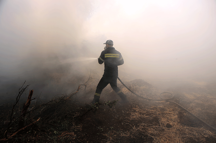 Συνεχίζει να καίει για τέταρτη ημέρα η φωτιά στην κεντρική Εύβοια