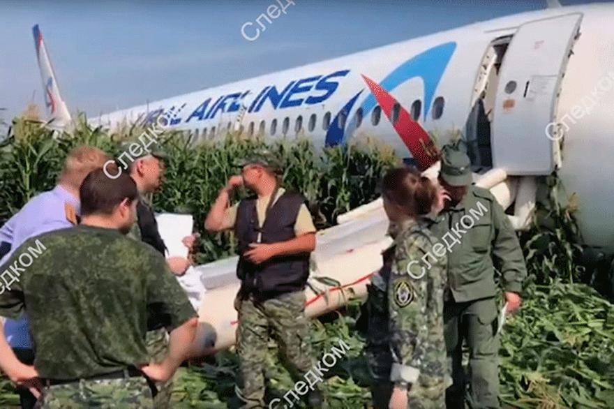 Αναγκαστική προσγείωση σε... χωράφι για αεροπλάνο Airbus