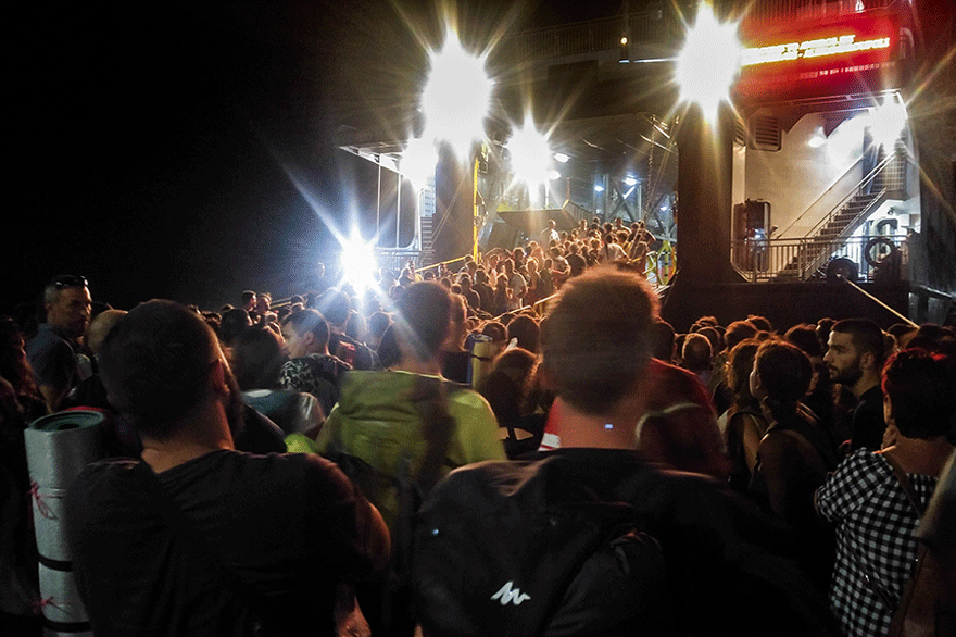 Χιλιάδες τουρίστες εγκλωβίστηκαν για ημέρες στη Σαμοθράκη