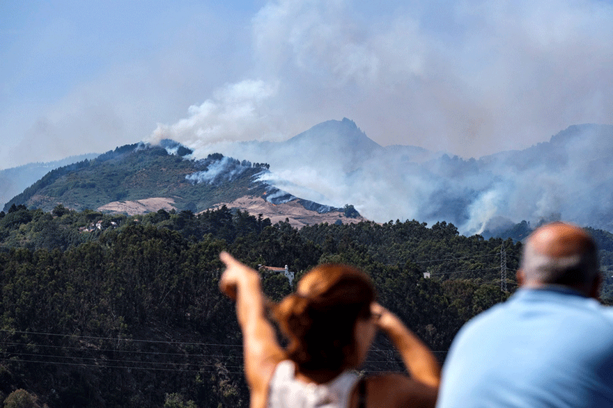 Μεγάλη πυρκαγιά στη νήσο Γκραν Κανάρια έχει κάψει 34.000 στρέμματα δάσους