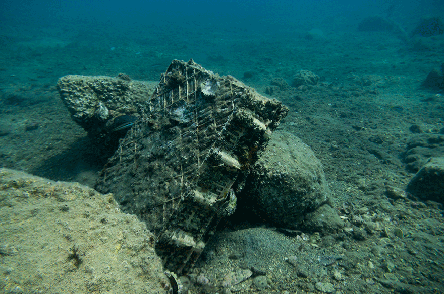 Μονάδα υπολογιστή στον βυθό της θάλασσας