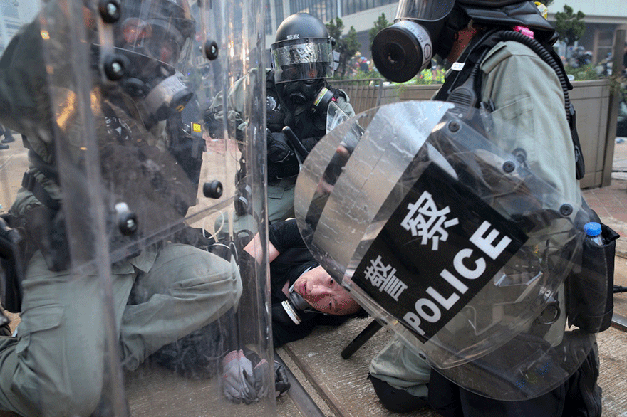 Άγριο ξύλο στους δρόμους του Χονγκ Κονγκ