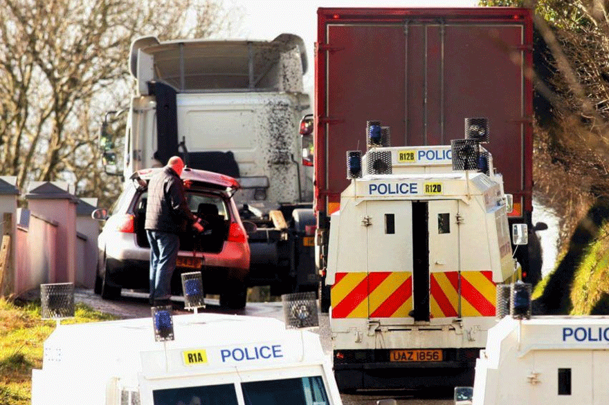 Έρευνες της βρετανικής αστυνομίας σε νταλίκα