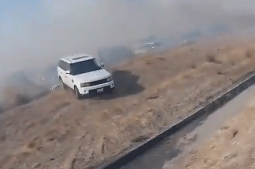 Δραματικές στιγμές για εγκλωβισμένους οδηγούς στην Καλιφόρνια - Τους περικύκλωσε η φωτιά