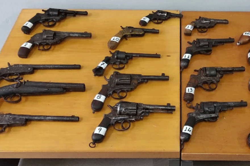 Ιωάννινα: Βρέθηκε σάκος με όπλα του 19ου αιώνα ανάμεσα σε καλαμιές κοντά στη λίμνη