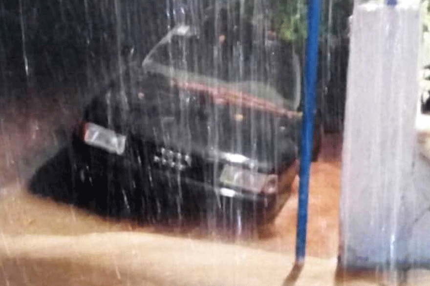 Χανιά: Πλημμύρισαν σπίτια και επιχειρήσεις - Δρόμοι έγιναν ποτάμια