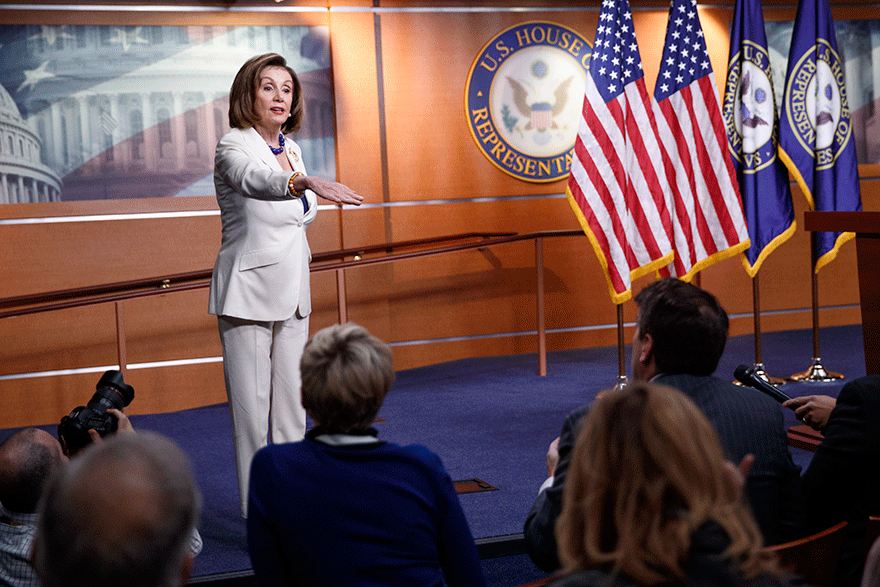 Έξαλλη η Νάνσι Πελόσι με ερώτηση δημοσιογράφου για το «αν μισείτε τον Τραμπ»