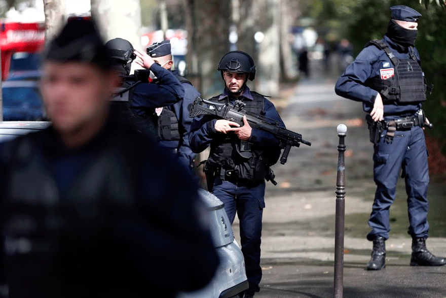 Γάλλοι αστυνομικοί (ΦΩΤΟ ΑΡΧΕΙΟΥ) - Αποκεφαλισμένος μέσα στο σπίτι του βρέθηκε ένας άνδρας στη Γαλλία
