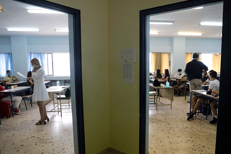 Μαθητές σε σχολείο (ΦΩΤΟ ΑΡΧΕΙΟΥ) - Αύξηση στα νέα κρούσματα κορωνοϊού σε παιδιά, σύμφωνα με τον ΕΟΔΥ