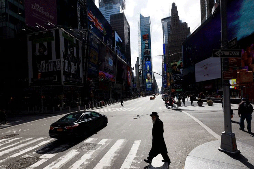 Δρόμος στη Νέα Υόρκη εν μέσω πανδημίας κορωνοϊού - Γίνεται υποχρεωτικός ο εμβολιασμός σε δημοτικούς υπαλλήλους