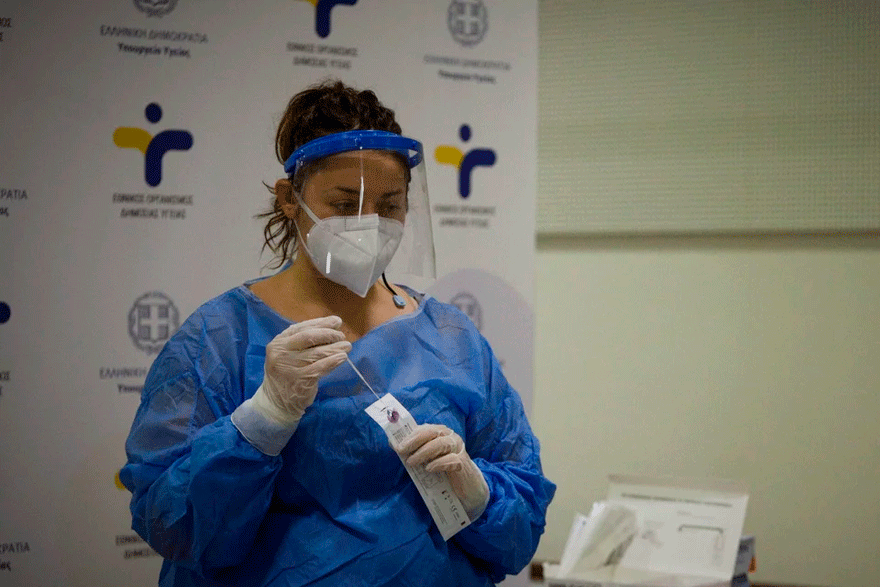 Υγειονομικός διενεργεί δωρεάν rapid test για κορωνοϊό - Σε 176 σημεία αύριο Πέμπτη 21 Οκτωβρίου 2021 τα κινητά κλιμάκια