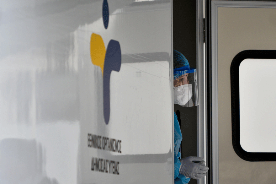 Στον νέο επιδημιολογικό χάρτη του ΕΟΔΥ οι περιοχές σε «βαθύ κόκκινο» στην Ελλάδα αυξήθηκαν σε 26