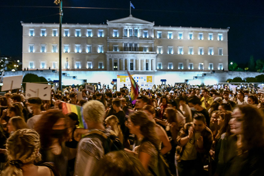 H μεγάλη Παρέλαση Υπερηφάνειας του Athens Pride 2021 μπροστά στη Βουλή