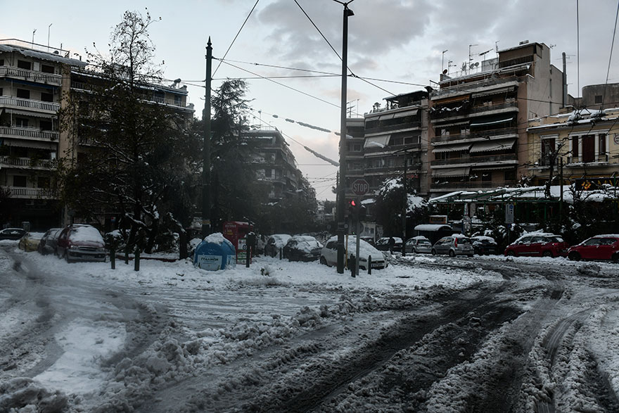 Παραμένουν τα χιόνια στο κέντρο της Αθήνας που έφερε η κακοκαιρία «Ελπίδα»