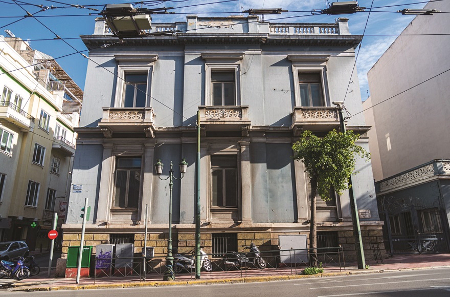 Φιλελλήνων 9 και Ξενοφώντος