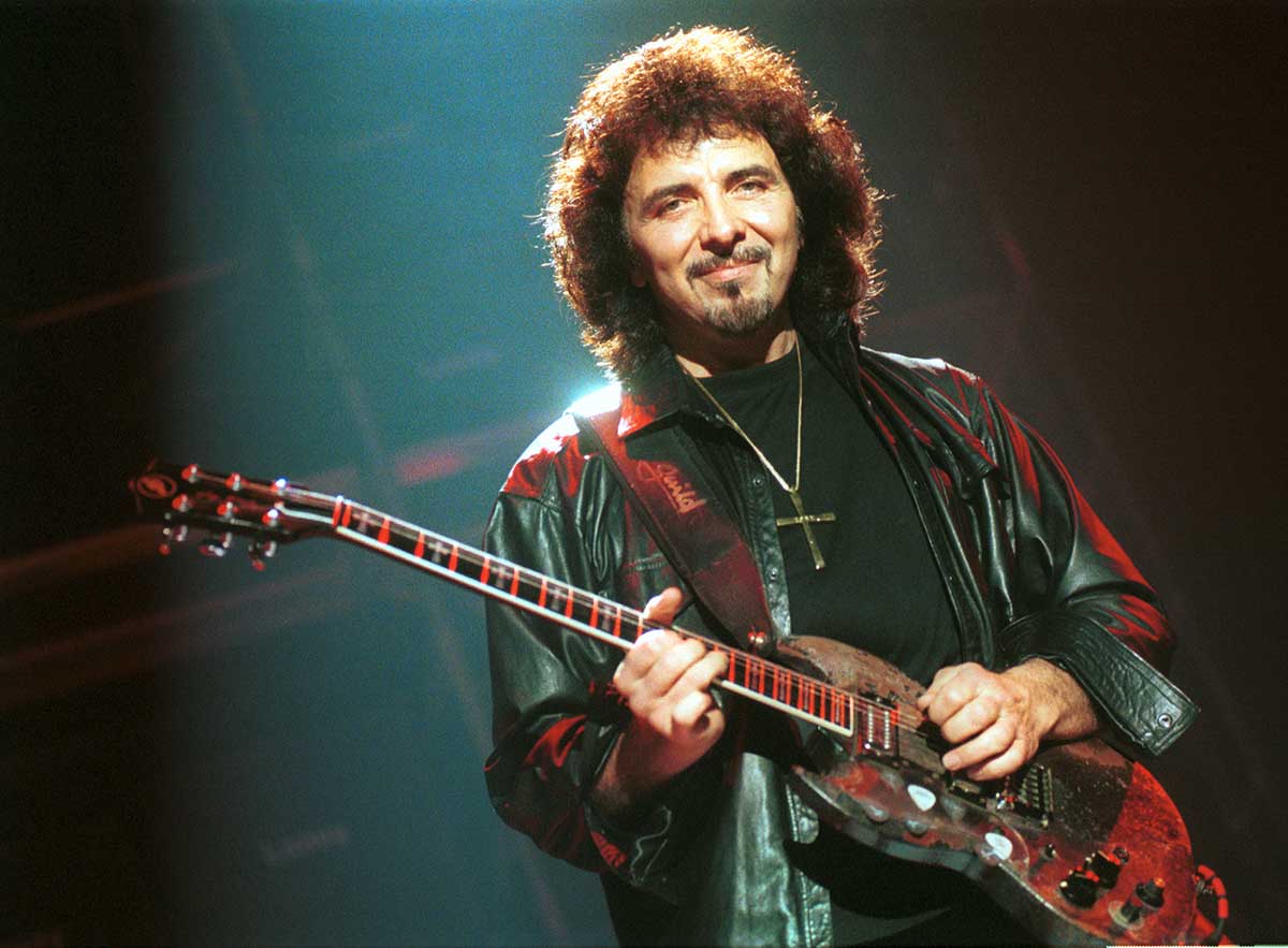O κιθαρίστας Tony Iommi στη συναυλία επανένωσης των Black Sabbath στο Μπέρμιγχαμ