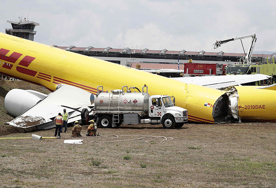 Αεροσκάφος κόπηκε στα δύο στην Κόστα Ρίκα