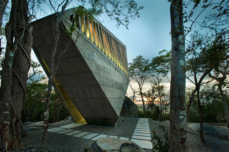 Sunset Chapel, BNKR Arquitectura, Acapulco, Mexico, 2011