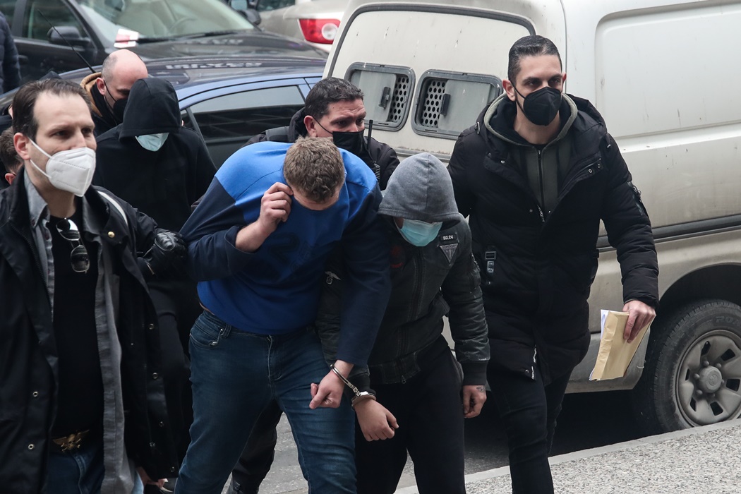 Δολοφονία Άλκη Καμπανού: Οι 8 συλληφθέντες οδηγήθηκαν στην ανακρίτρια
