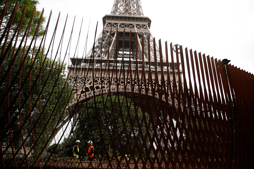 eiffel-wall.gif