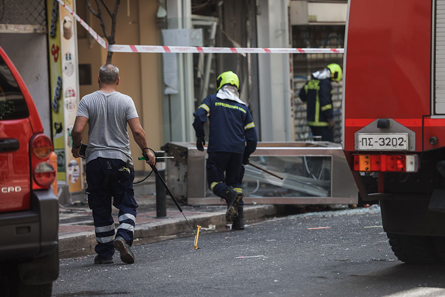 Πυροσβέστες έσπευσαν στην οδό Ιουλιανού στη Βικτώρια μετά την έκρηξη
