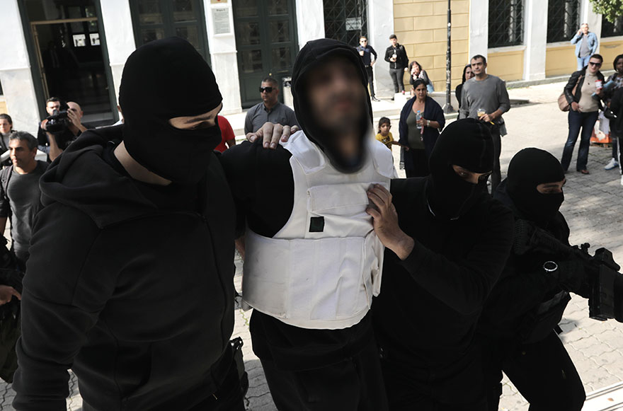Στον ανακριτή οι συλληφθέντες για συμμετοχή στην «Επαναστατική Αυτοάμυνα» © Intime p.a.