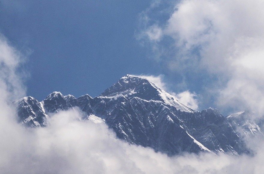 Έβερεστ: Η ψηλότερη κορυφή της οροσειράς των Ιμαλαΐων και η κορυφή της το υψηλότερο σημείο της Γης
