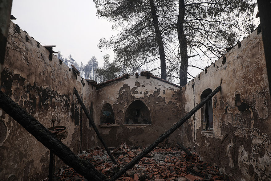 Μεγάλες καταστροφές από τη φωτιά στην Εύβοια