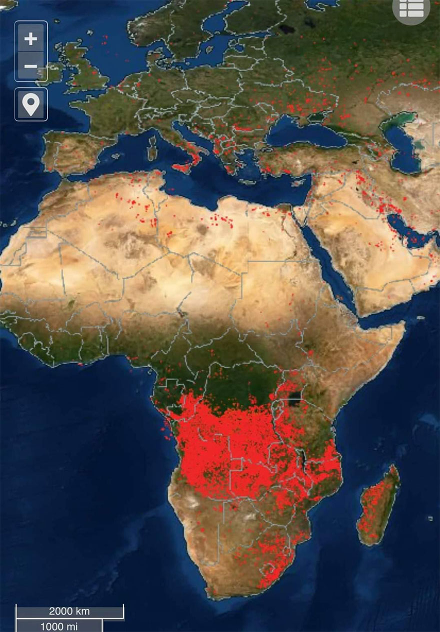 Στο «κόκκινο» ολόκληρο τμήμα στην Αφρική, με φωτιές να καίνε περιοχές, σύμφωνα με την εικόνα από δορυφόρο της NASA
