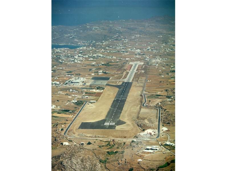 Αεροφωτογραφία του αεροδρομίου της Μυκόνου «Μαντώ Μαυρογένους»