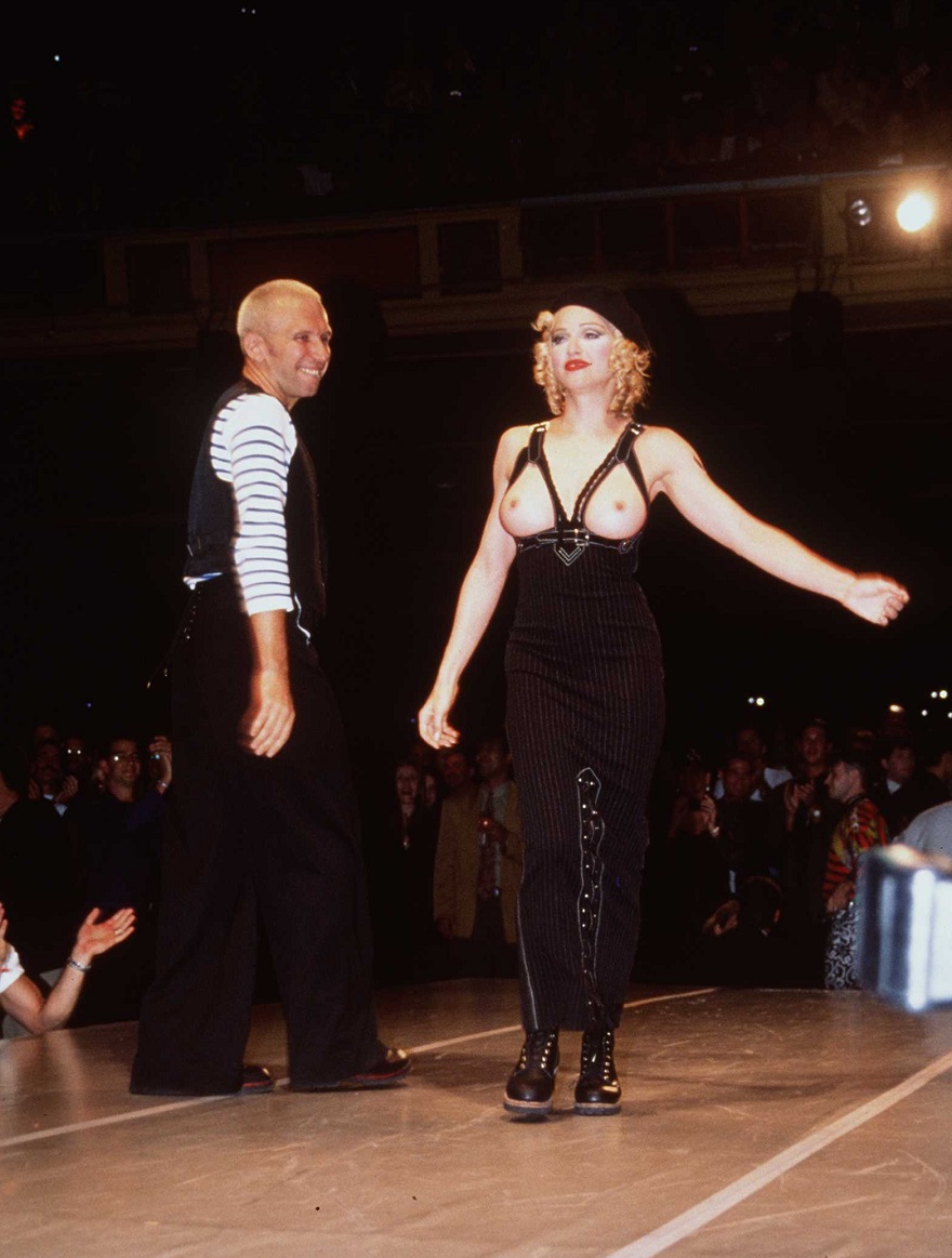 Η Madonna στο fashion show του Jean Paul Gaultier, 1992 ©Getty Images/ Brenda Chase