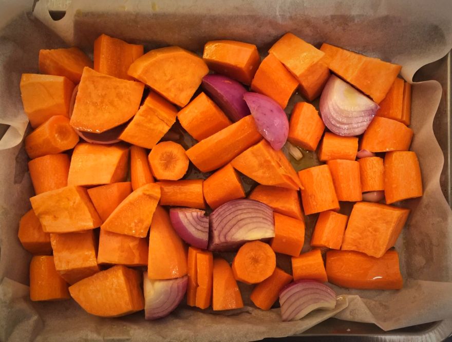 Γλυκοπατάτες και καρότα ψημένα στον φούρνο