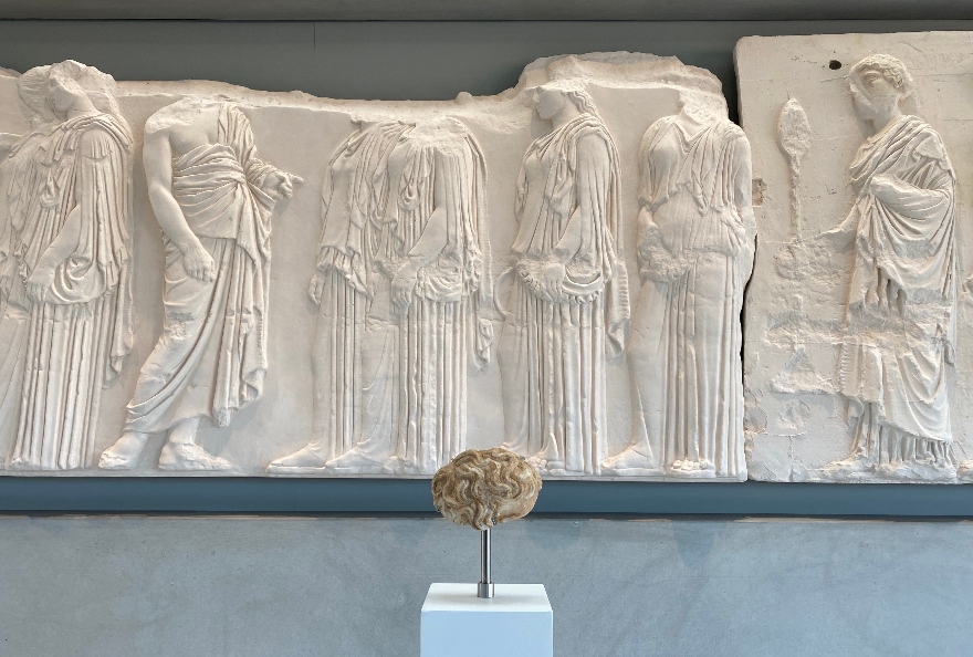 Θραύσματα γλυπτών του Παρθενώνα από το Εθνικό Αρχαιολογικό Μουσείο αποδίδονται στο Μουσείο Ακρόπολης