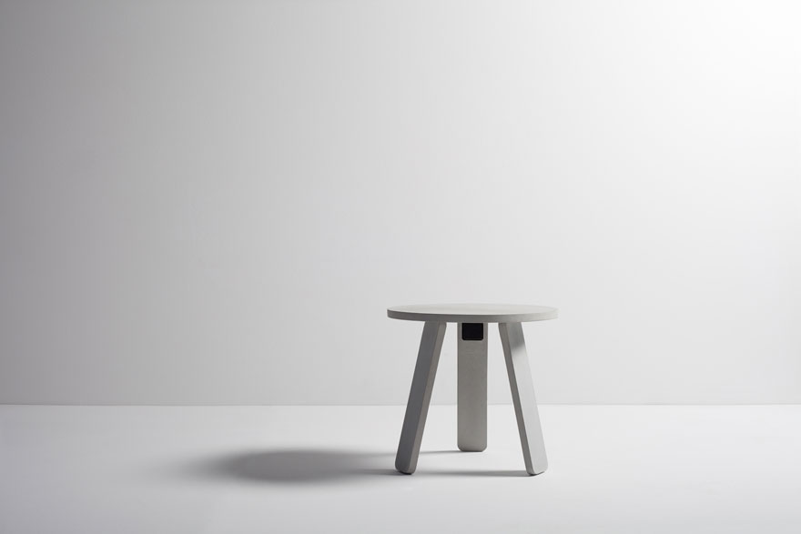 Goliath, side table για την Α31 Objects/ Φωτογραφία: Γιάννης Χατζηασλάνης