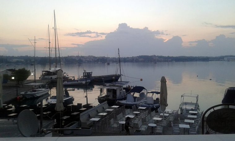 athens voice readers, greece