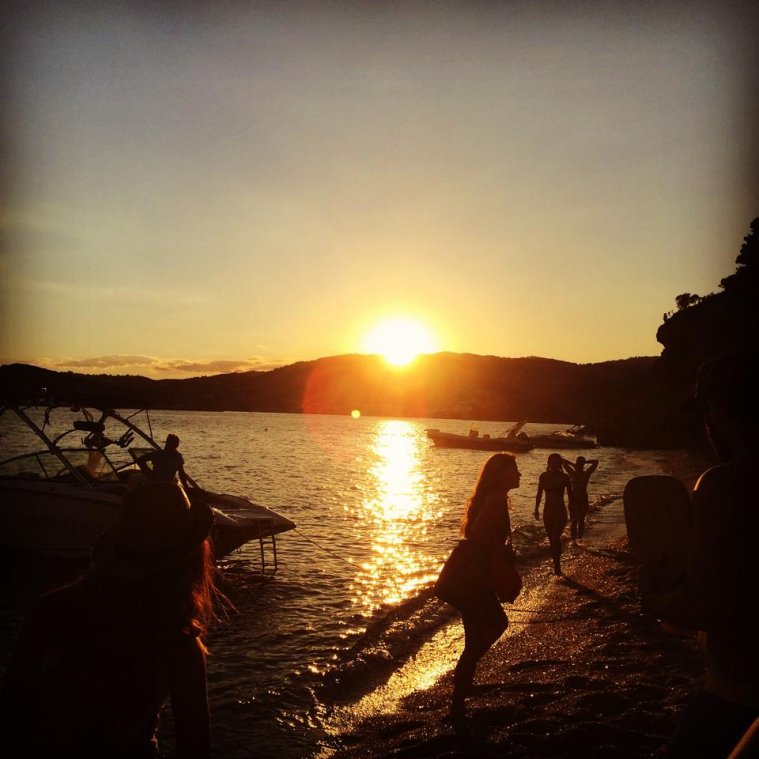 athens voice readers, greece