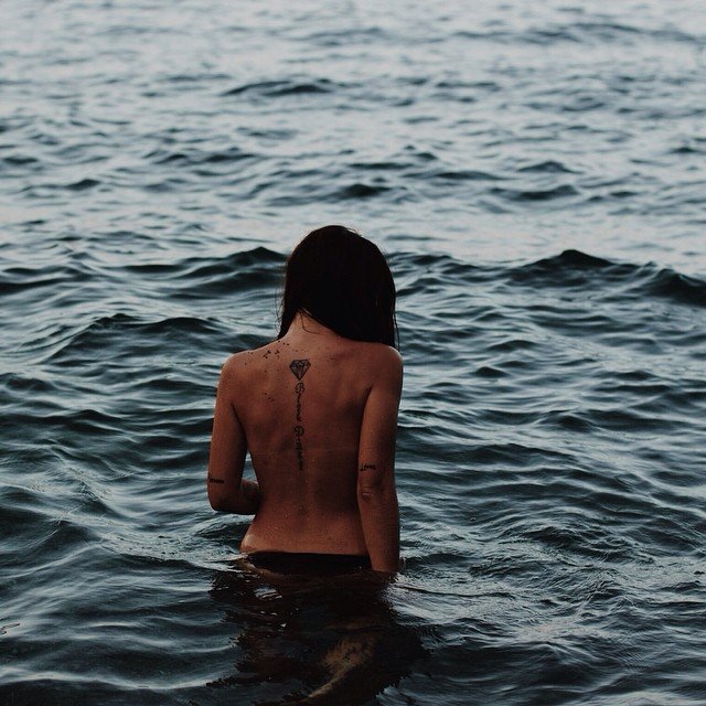 Elena Vag @_wavedaughter_ 