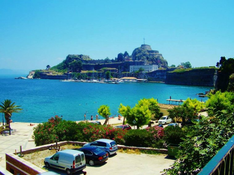 athens voice readers, greece